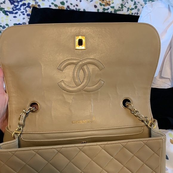 SOLD CHANEL Vintage Border Flap Medium Bag - Picture 9 of 16